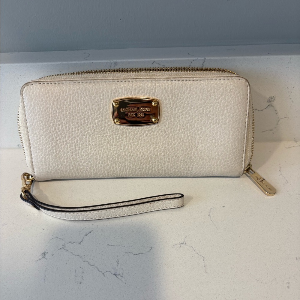 Michael Kors Women's Leather Zip-Around Wristlet Wallet